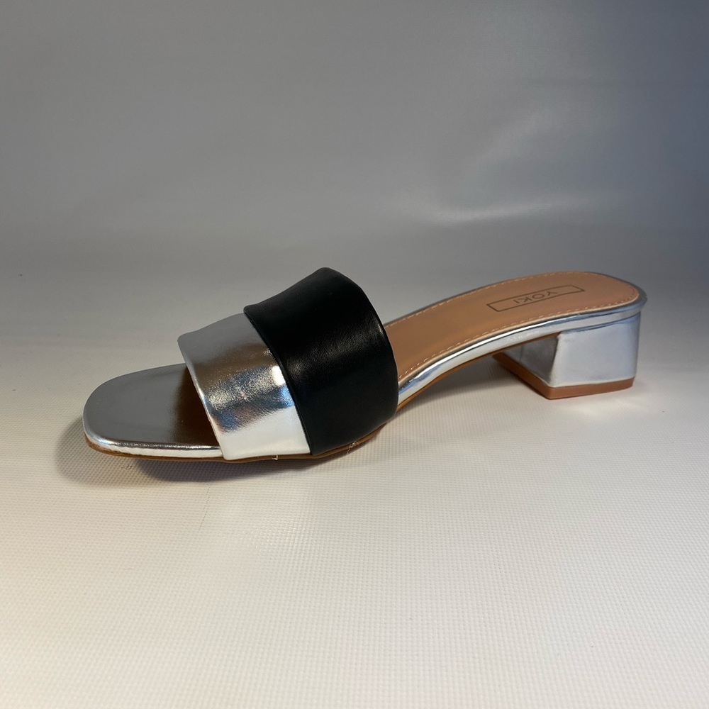 YOKI WOMEN SILVER AND BLACK SANDAL SIZE 8.5 NEW